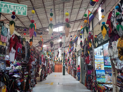 MERCADO ARTESANAL DE CUSCO PERÚ