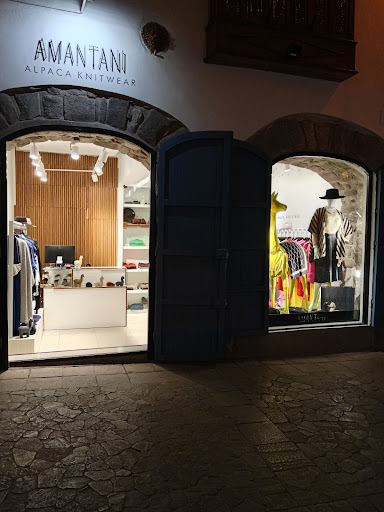 AMANTANI Alpaca Knitwear - Calle del Medio - Cusco